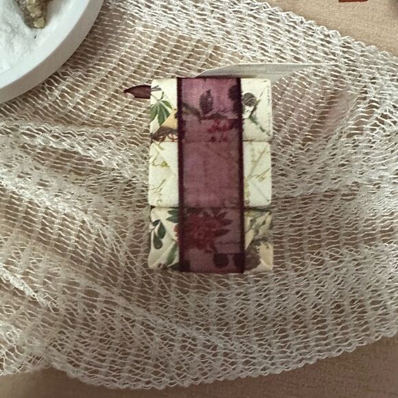 Alchimia Soap Milano Almond Moisturizing Christmas Winter Holiday Wrapped - Picture 3 of 5